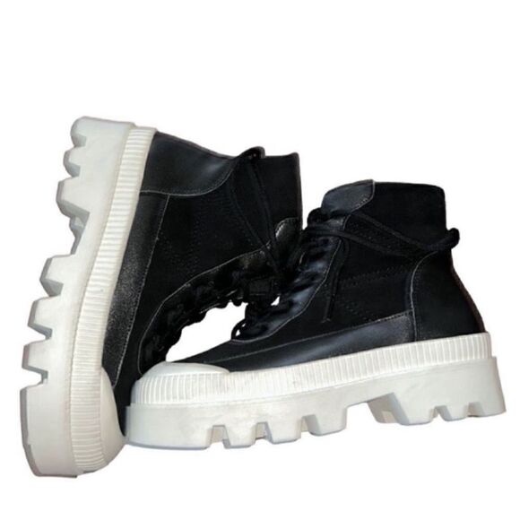 Gianni Bini Black Platform Leather Booties(Size 8M) - Picture 7 of 8